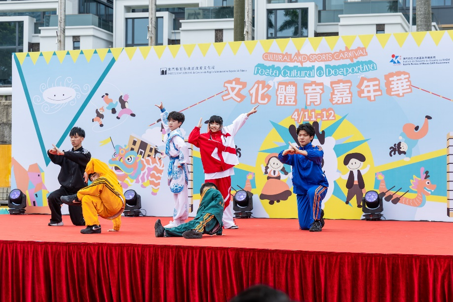 图为开幕式精彩文体表演。（澳门特区政府新闻局供图）